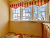 16 2648 Retallack St