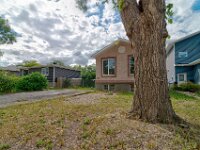 25 908 Connaught St